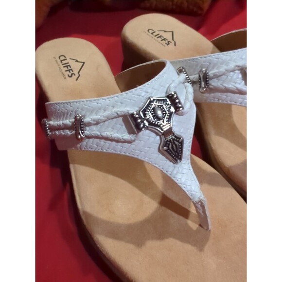 Cliffs by White Mountain Size 8.5 Bailee Thong Sandal White w/ Western Bling NEW - Picture 5 of 7
